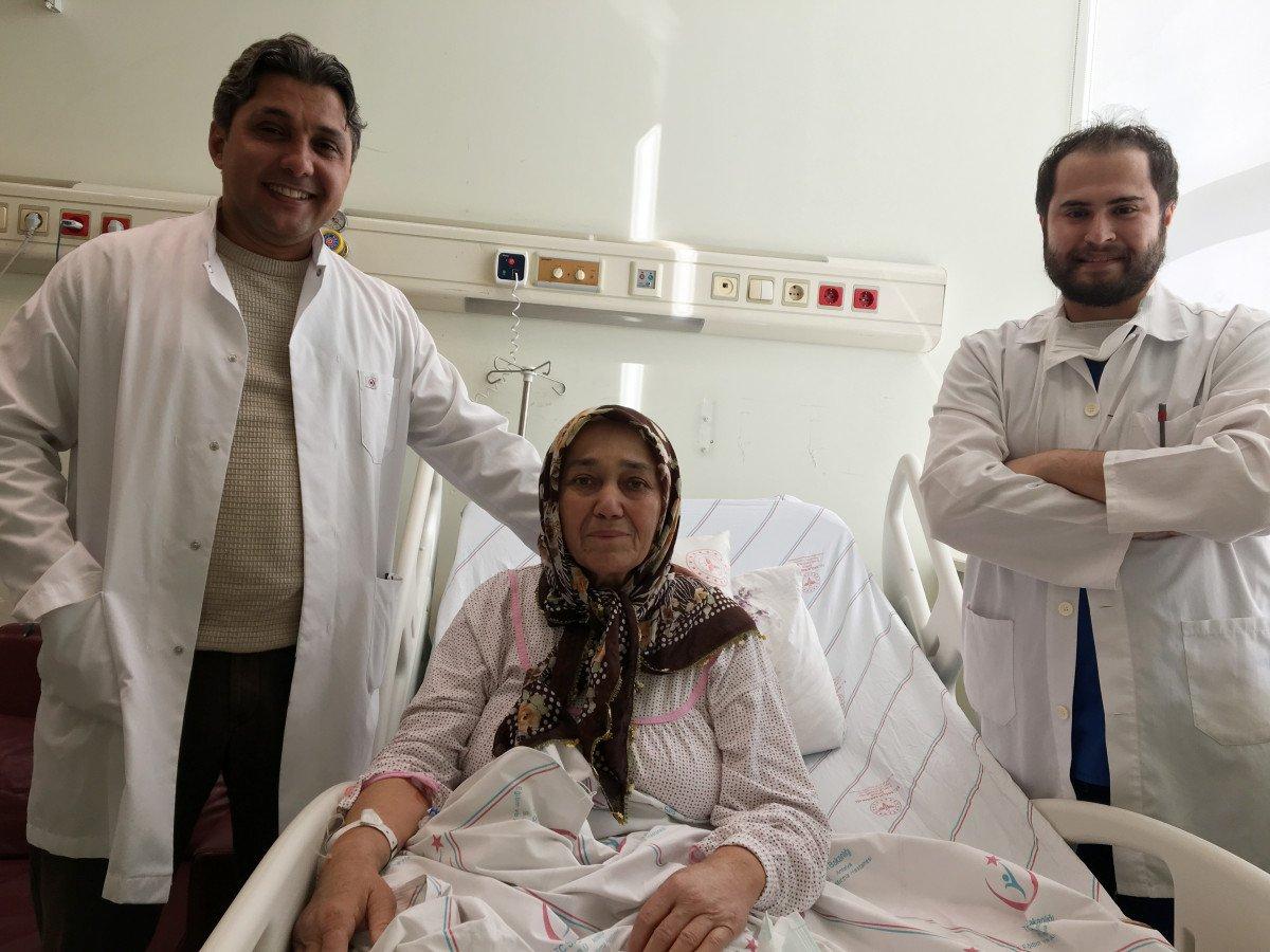 Antalya’da bağırsağı karın cildine yapışan kadın, ameliyatla sağlığına kavuştu