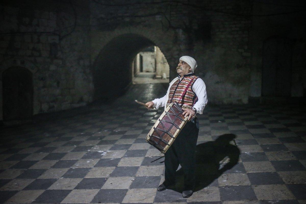 İdlib'de Ramazan davulcusunun mesaisi