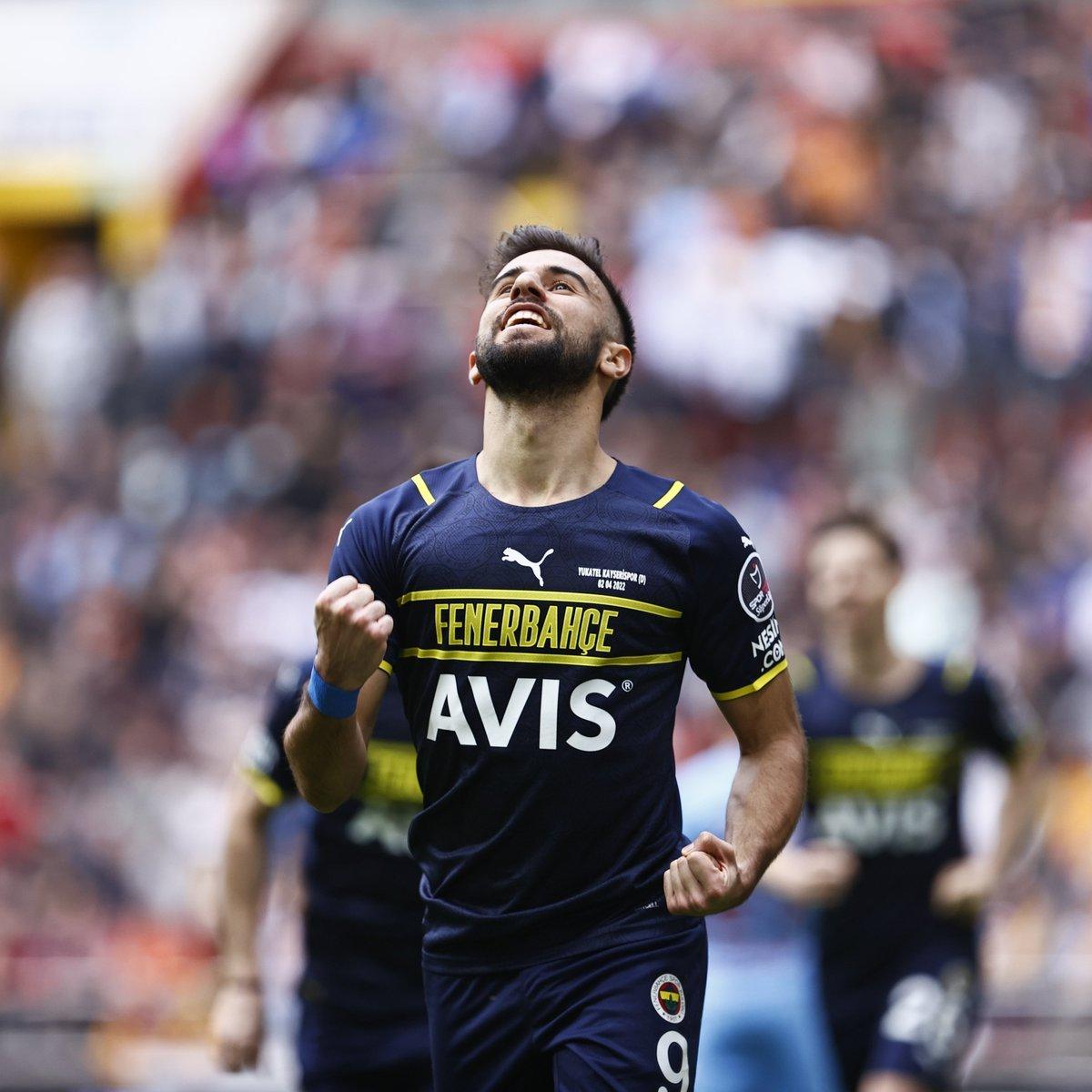 İsmail Kartal, Diego Rossi'yi özel olarak tebrik etti