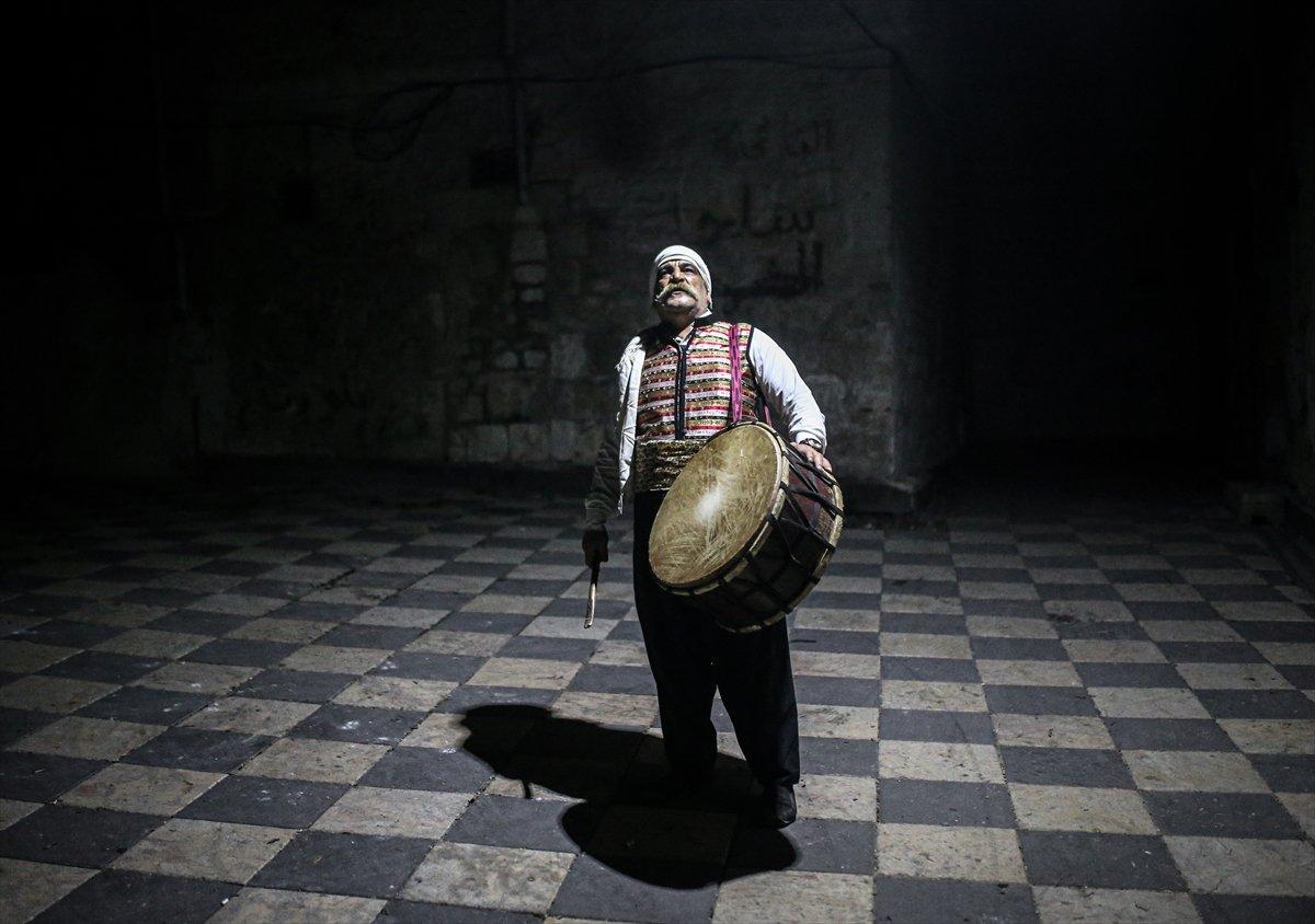 İdlib'de Ramazan davulcusunun mesaisi