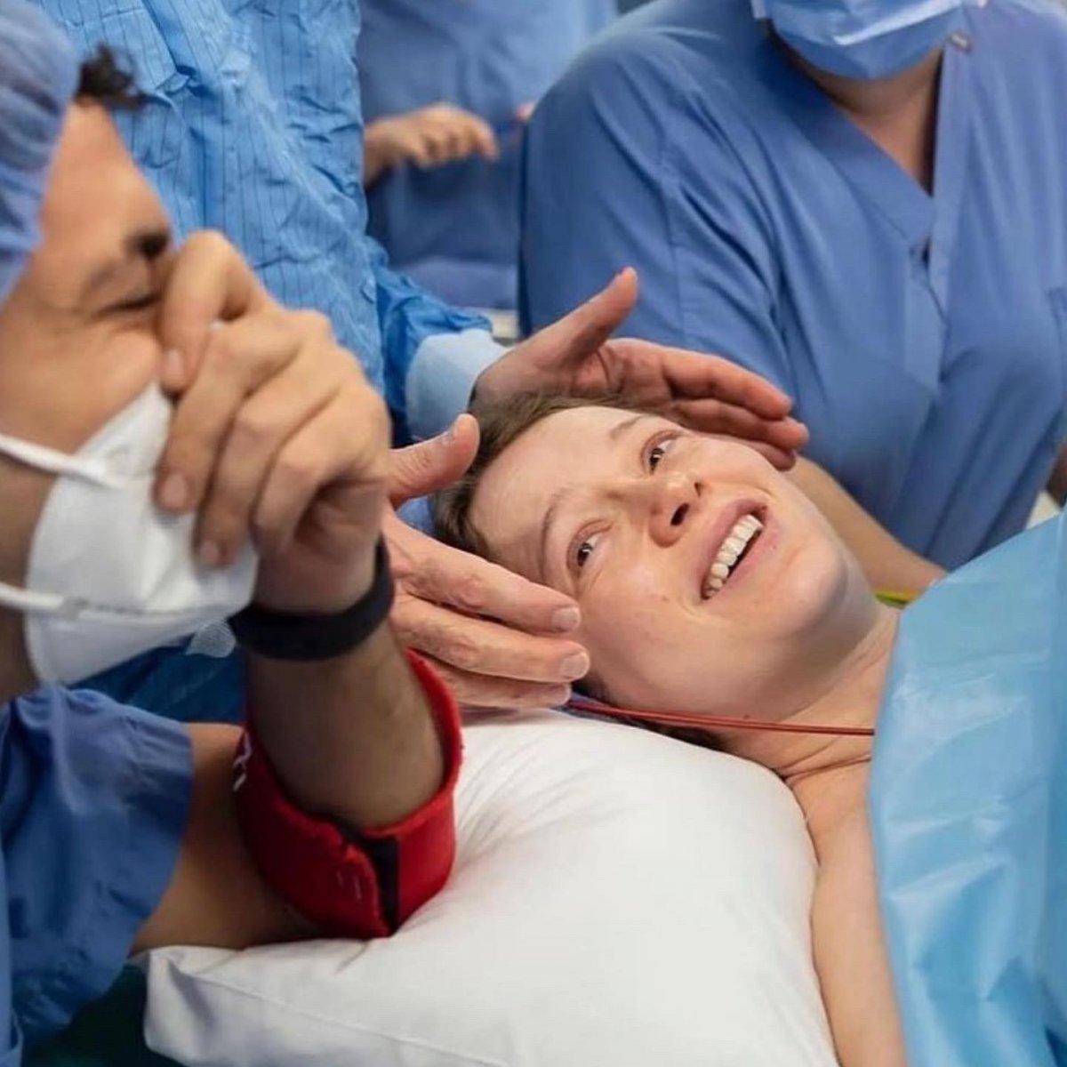 Taner Ölmez bebeğinin doğum anını paylaştı