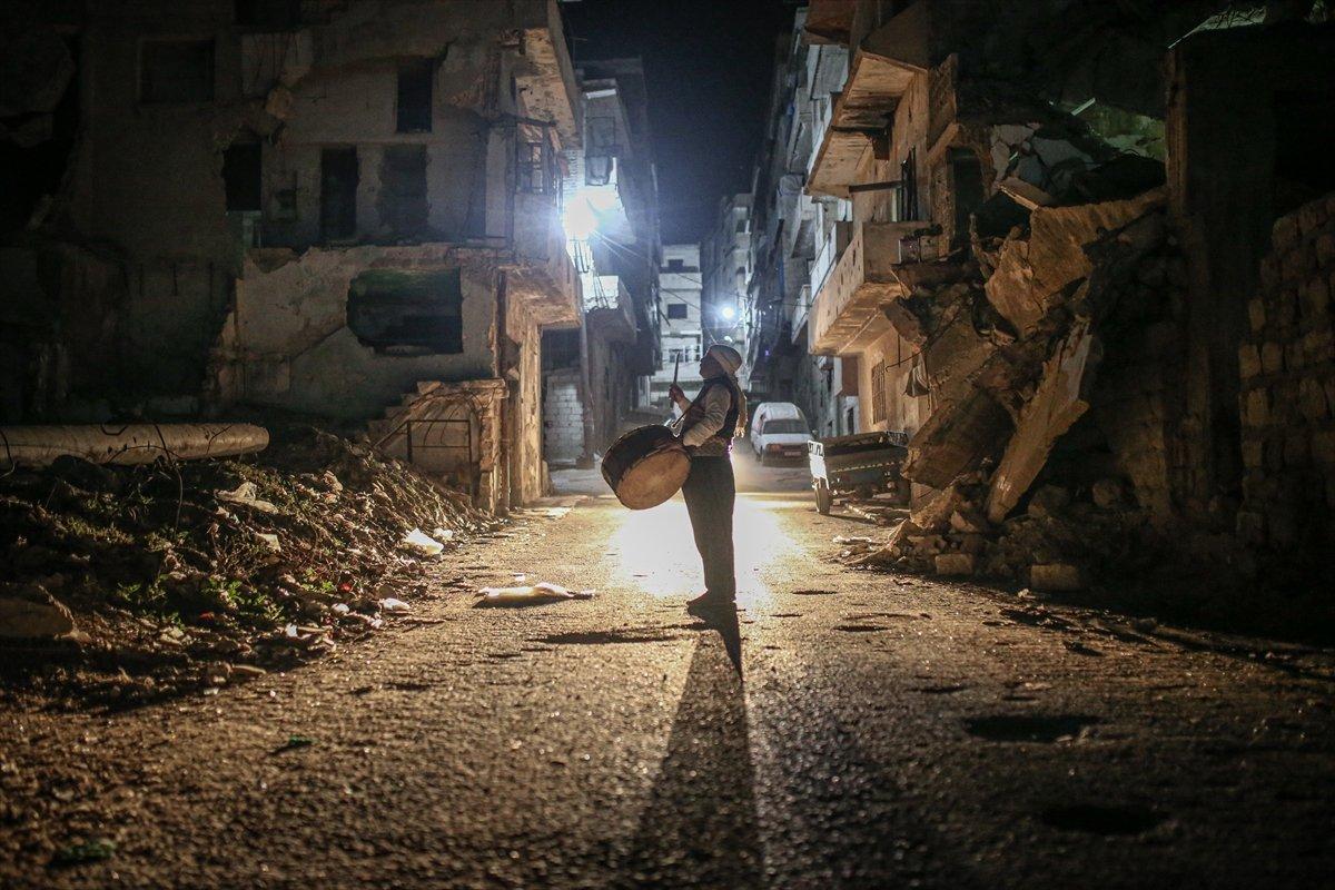 İdlib'de Ramazan davulcusunun mesaisi