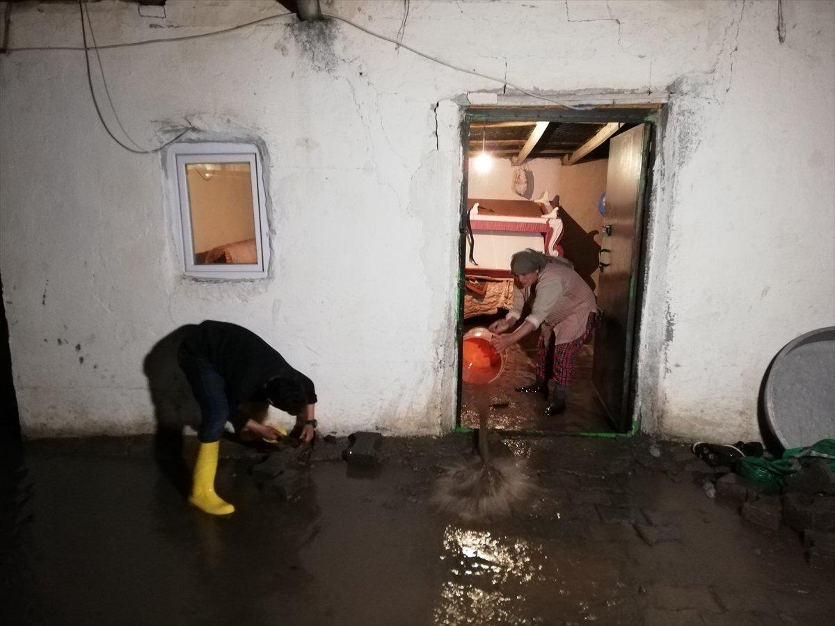 Kars’ta karların erimesiyle 3 evi su bastı