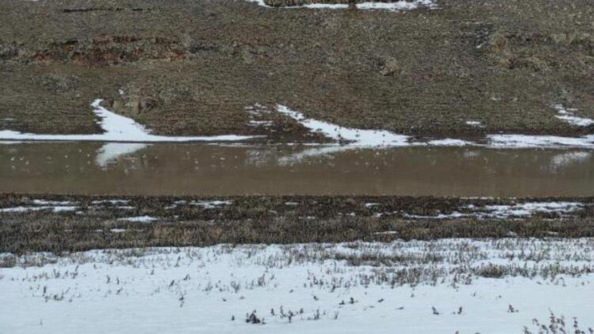 Kars'ta karların erimesiyle şelale oluştu