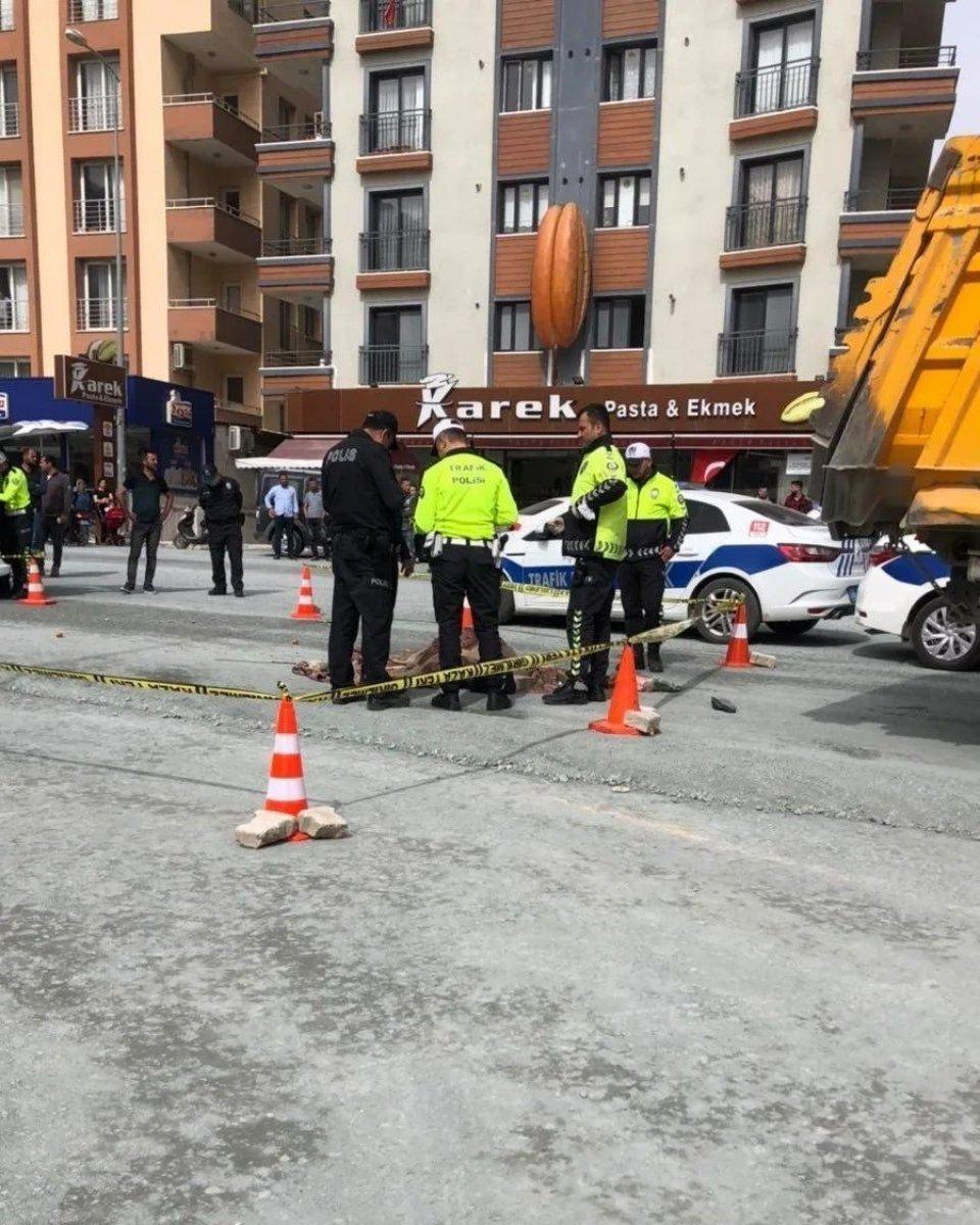 Hatay’da bir kadın geri manevra yapan kamyonun altında kalıp öldü