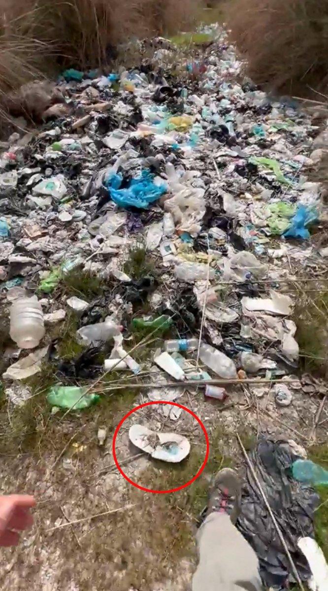 Antalya’da, ormanın içinde bulunan çöp yığını tepki çekti