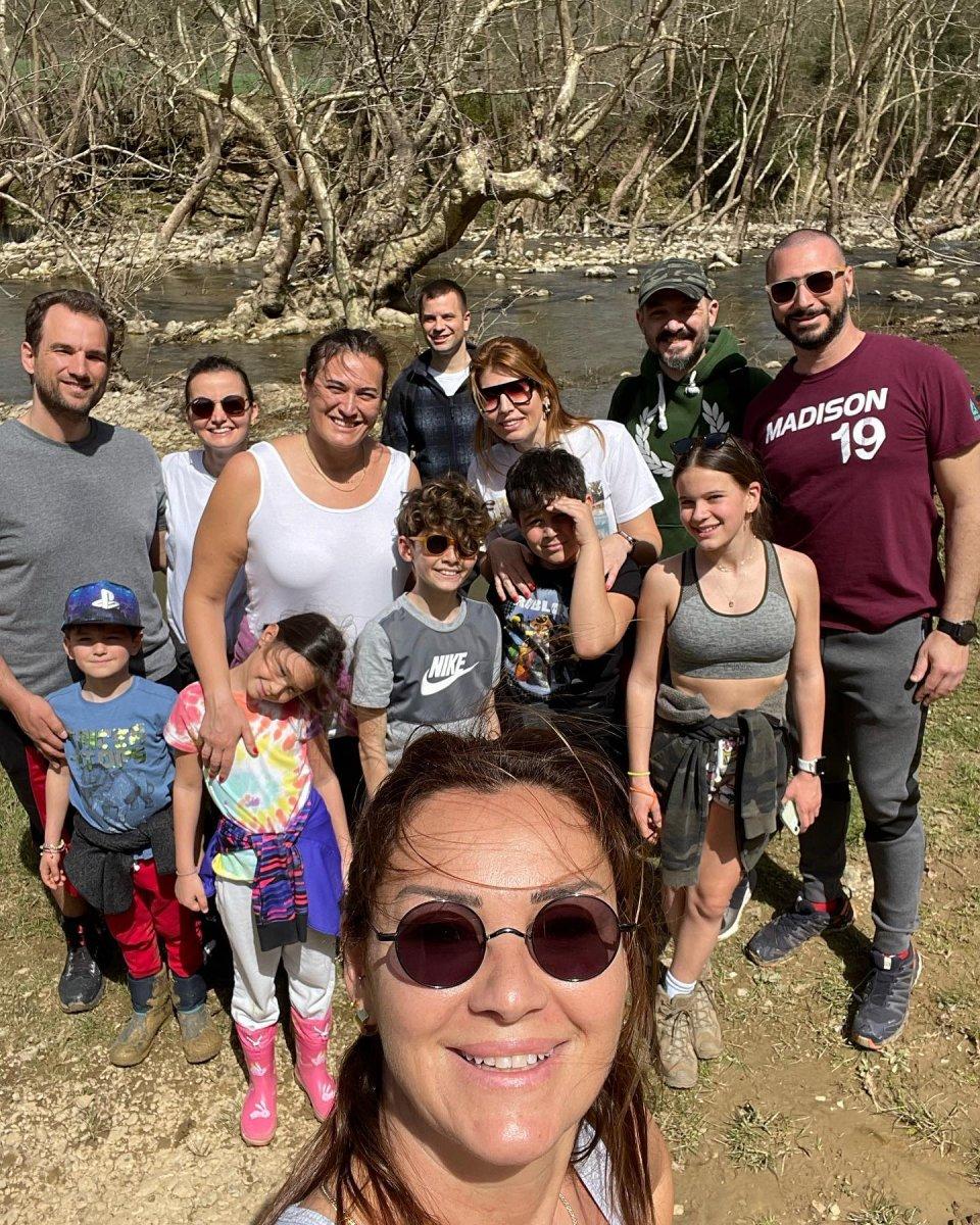 Pınar Altuğ eşini öperken paylaştı