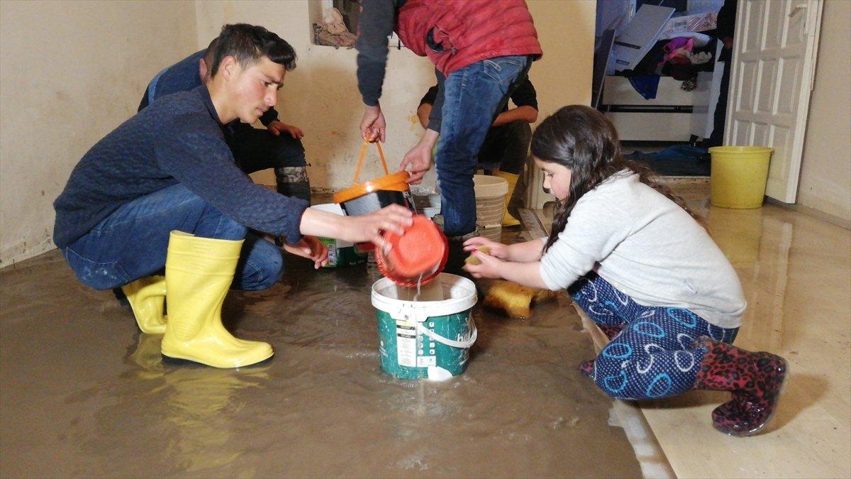 Kars’ta karların erimesiyle 3 evi su bastı