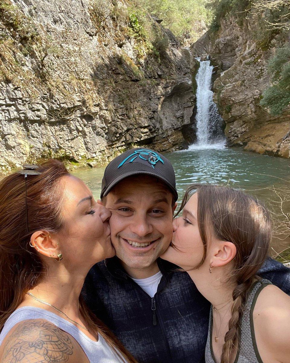 Pınar Altuğ eşini öperken paylaştı