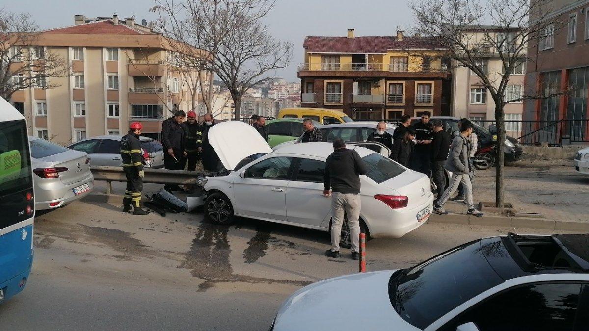 Kocaeli'de bariyerlere saplanan şahıs yara almadan kurtuldu