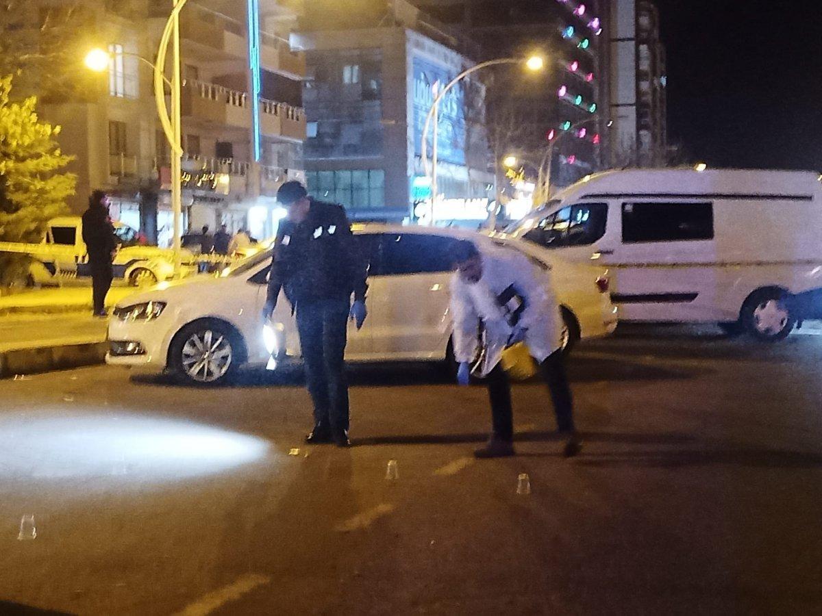 Diyarbakır’da iftar saatinde kıraathane tarandı: 1’i ağır, 3 yaralı