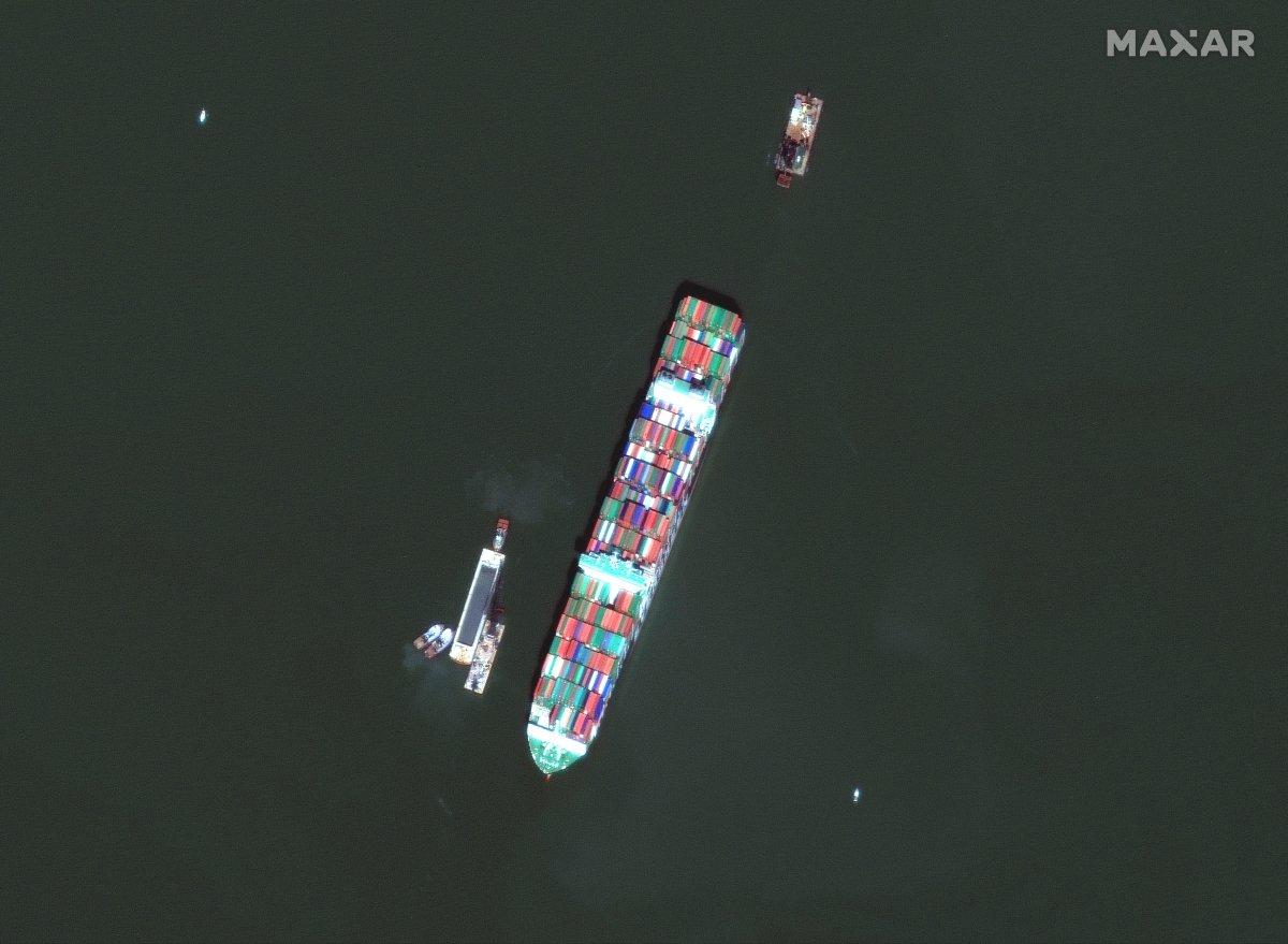 Evergreen'in bir gemisi daha karaya oturdu