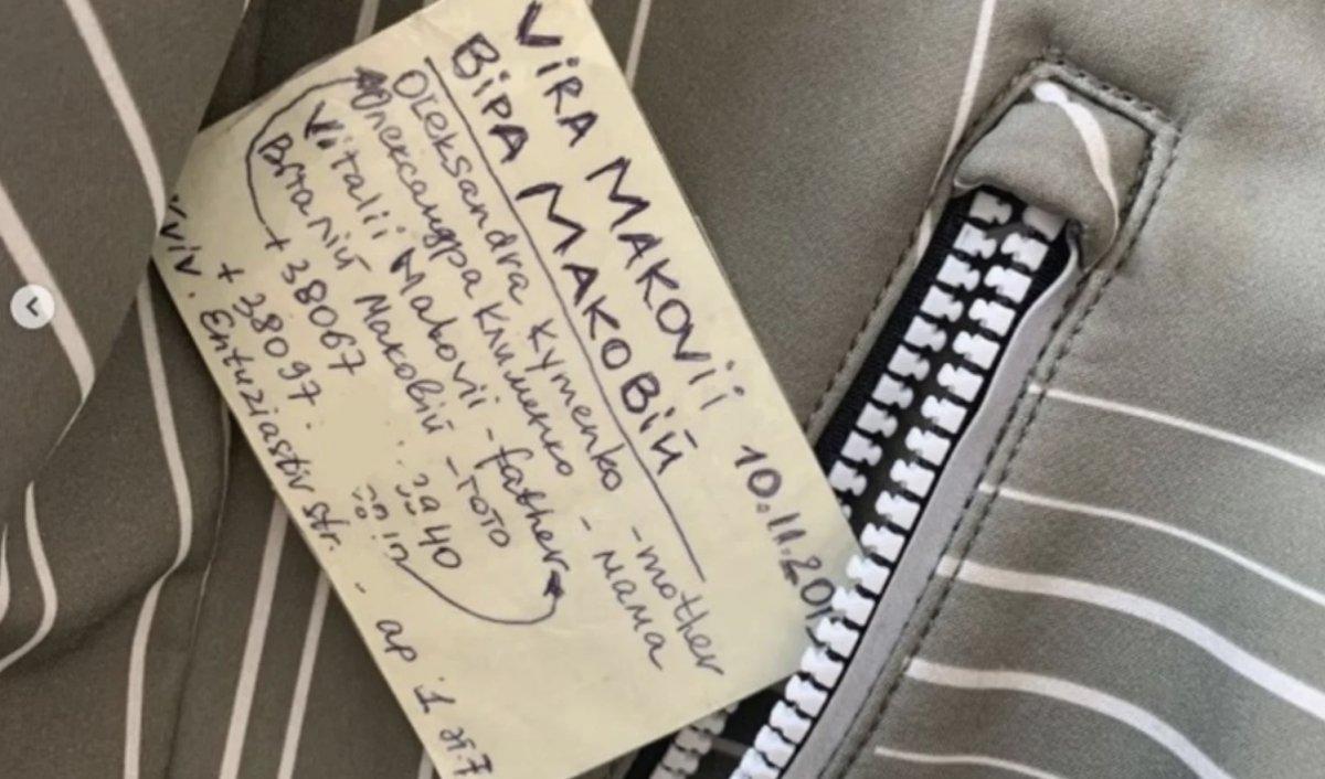 Ukraynalı anneden yürek burkan yöntem: Çocuğunun iletişim bilgilerini sırtına yazdı