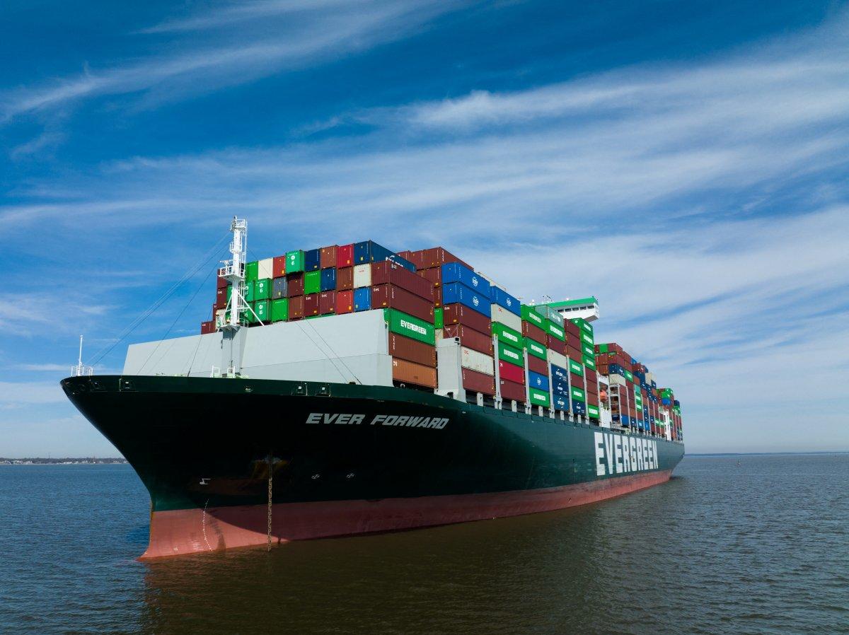 Evergreen'in bir gemisi daha karaya oturdu