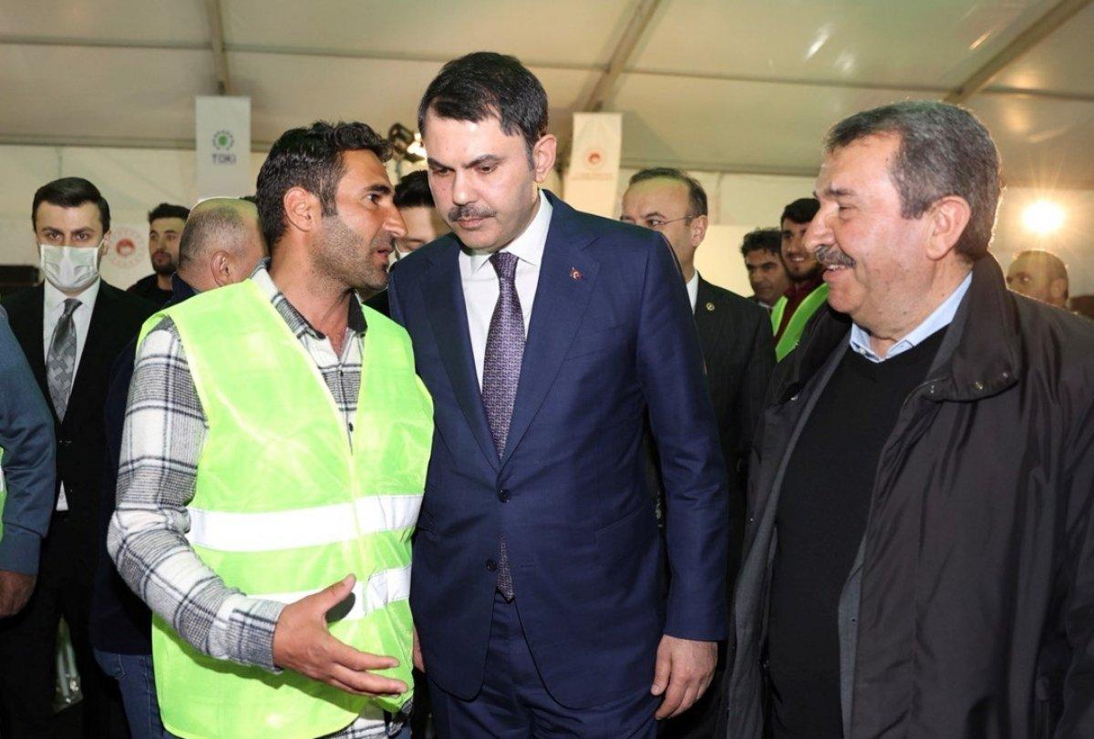 Murat Kurum, TOKİ şantiyesi çalışanlarıyla iftar yaptı