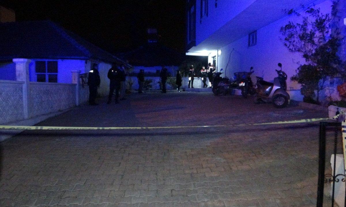 Antalya'da eski eşini ve kocasını maket bıçağıyla ağır yaraladı