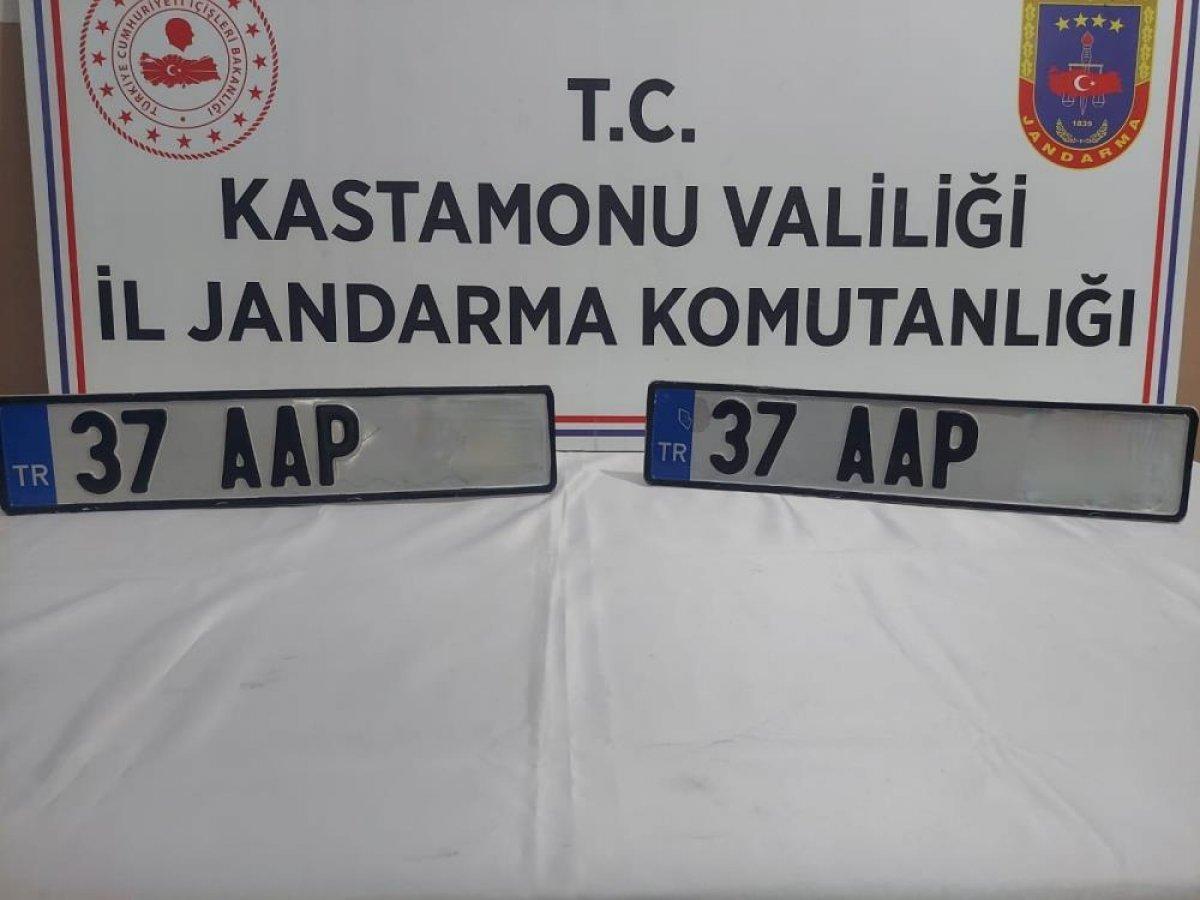 Fiyatı pahalı bulup sahte plaka ile akaryakıt çaldılar