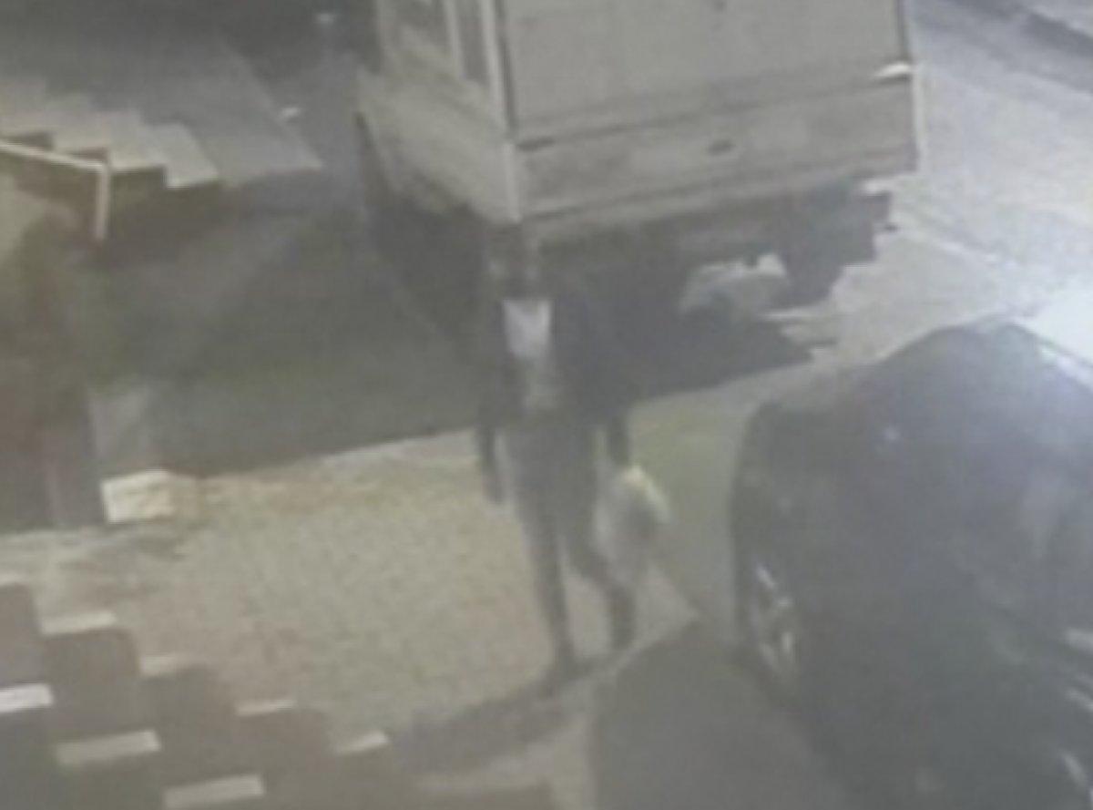 Sultangazi'de kuaföre giren kadın 15 bin liralık telefonu çaldı