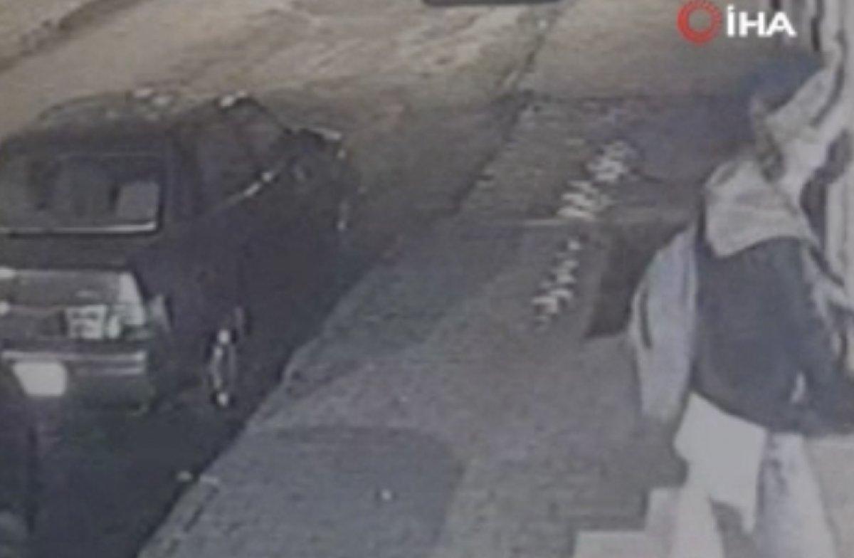 Sultangazi'de kuaföre giren kadın 15 bin liralık telefonu çaldı