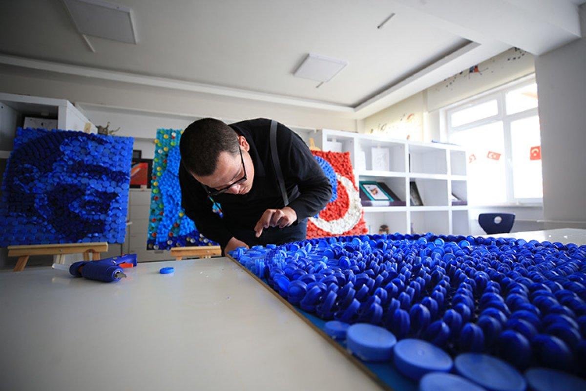 Kırklareli'de otizmli Emin, atık kapaklar ile Atatürk portresi yapıyor