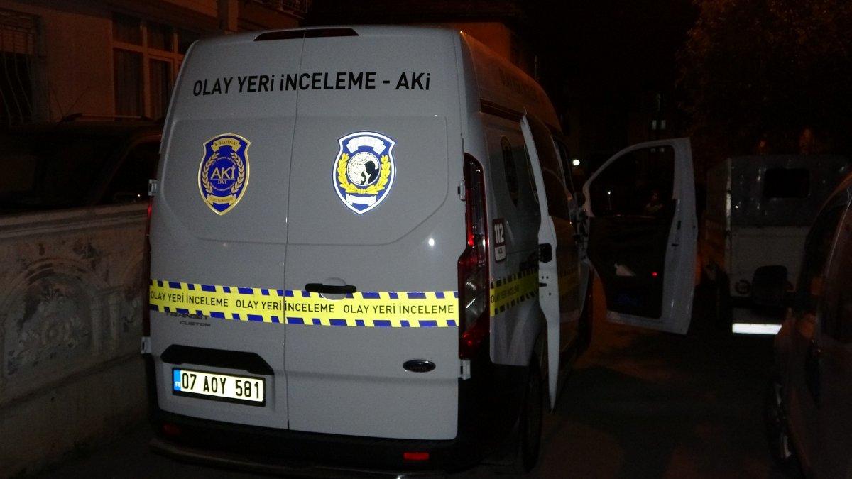 Antalya'da eski eşini ve kocasını maket bıçağıyla ağır yaraladı