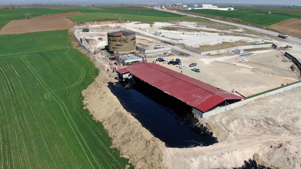 Edirne'de tarım alanına akan ham petrole müdahale edildi