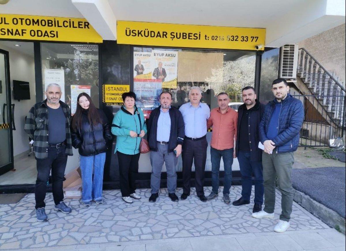 Üsküdar'da taksici, aracında unutulan 14 bin doları sahiplerine ulaştırdı