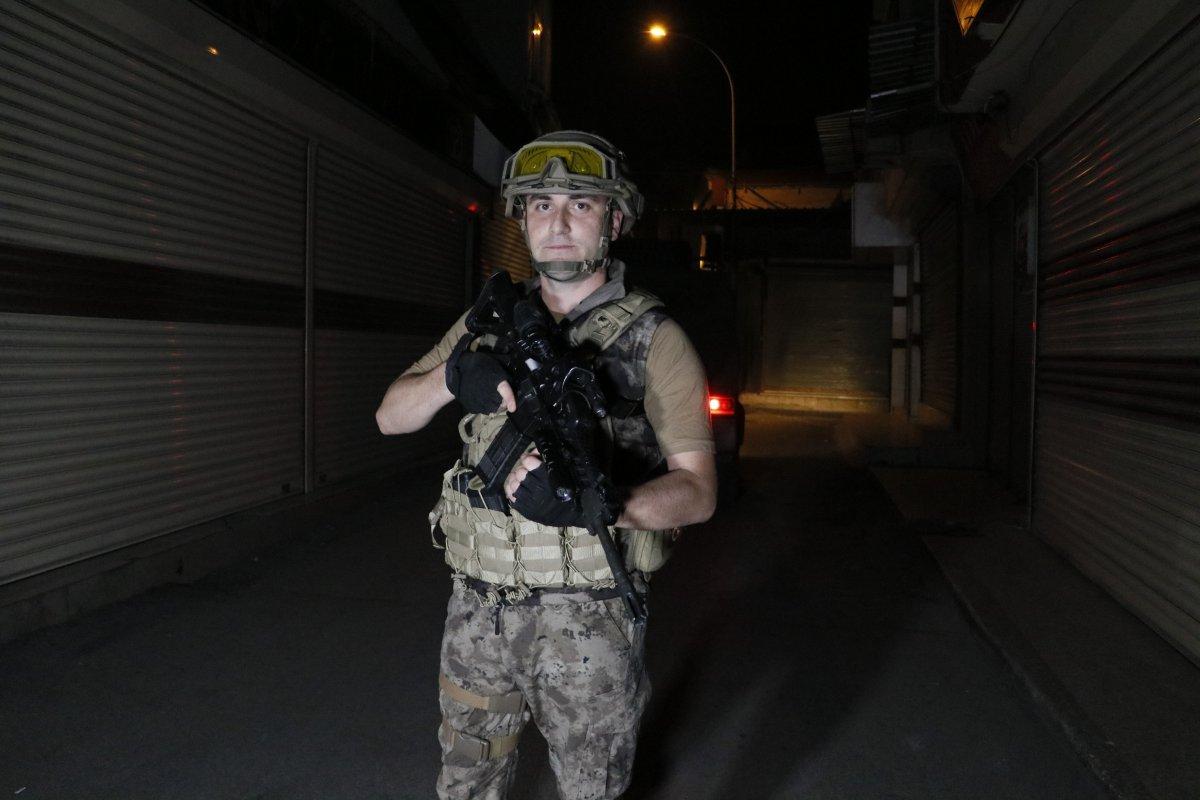 Adana'da canlı bomba şüphesi ekipleri alarma geçirdi