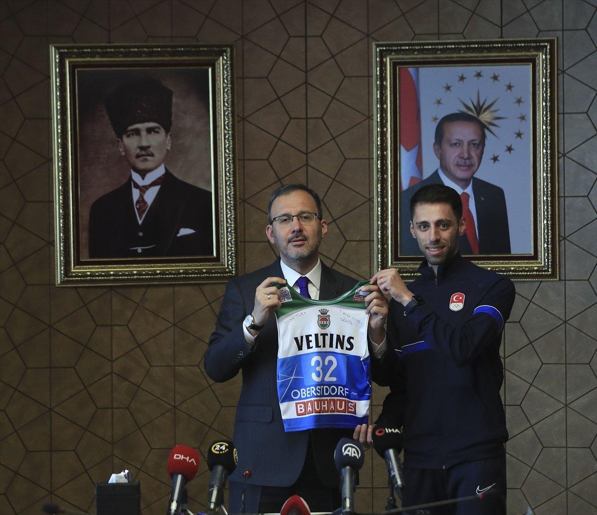 Bakan Kasapoğlu, Kış Olimpiyatlarında mücadele eden sporcuları kabul etti