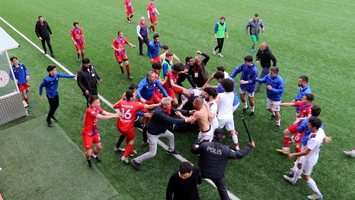 Zonguldak'ta amatör futbol lig maçında kavga: Çok sayıda oyuncu yaralandı