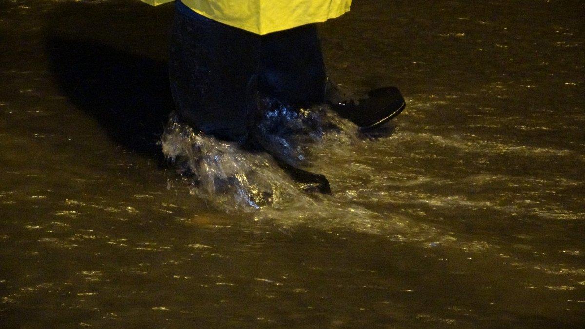 Ardahan’da eriyen kar ve sağanak yağış nedeniyle yolları su bastı