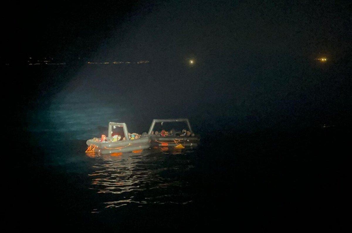 Çeşme'de 25 kaçak göçmen kurtarıldı