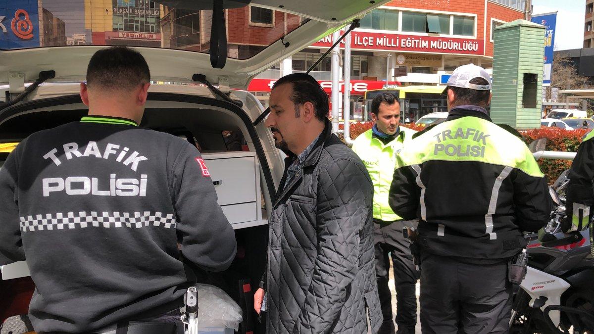 Bursa'da tur otobüsünün çarptığı motosikletli 2 polis yaralandı
