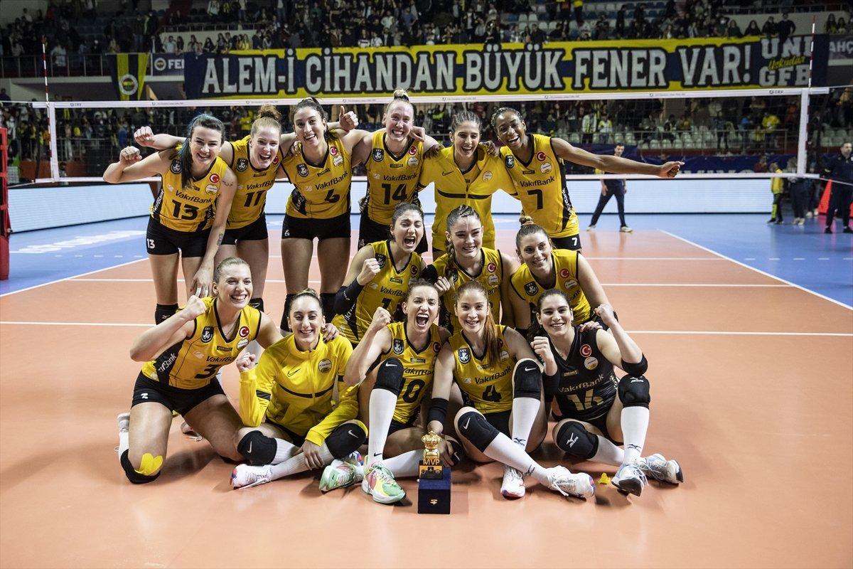 Vakıfbank Fenerbahçe'yi eleyerek finale yükseldi