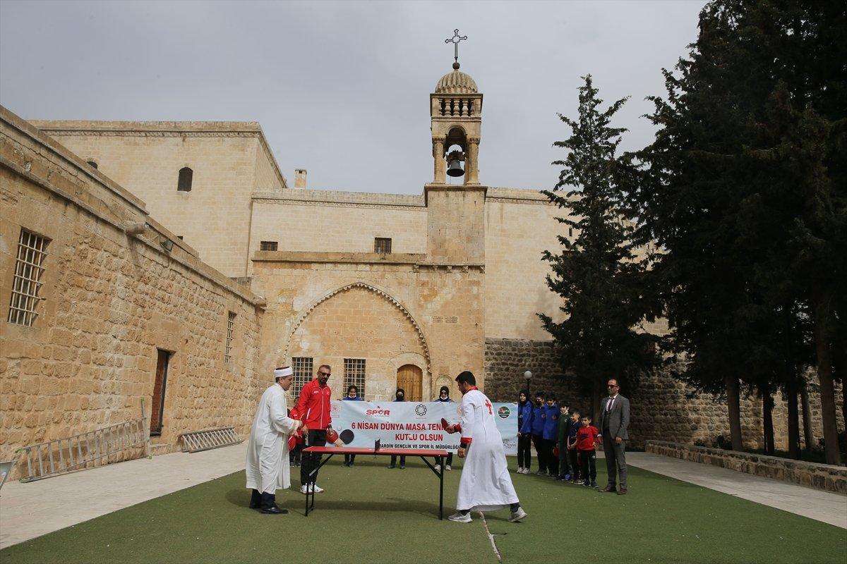 Mardin’de imam ile kilise görevlisi, masa tenisi oynadı