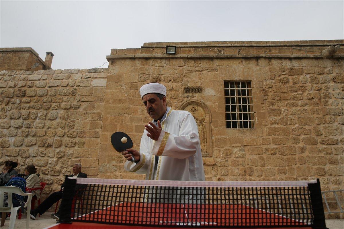 Mardin’de imam ile kilise görevlisi, masa tenisi oynadı
