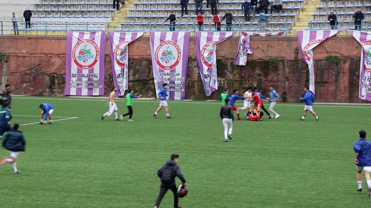 Zonguldak'ta amatör futbol lig maçında kavga: Çok sayıda oyuncu yaralandı
