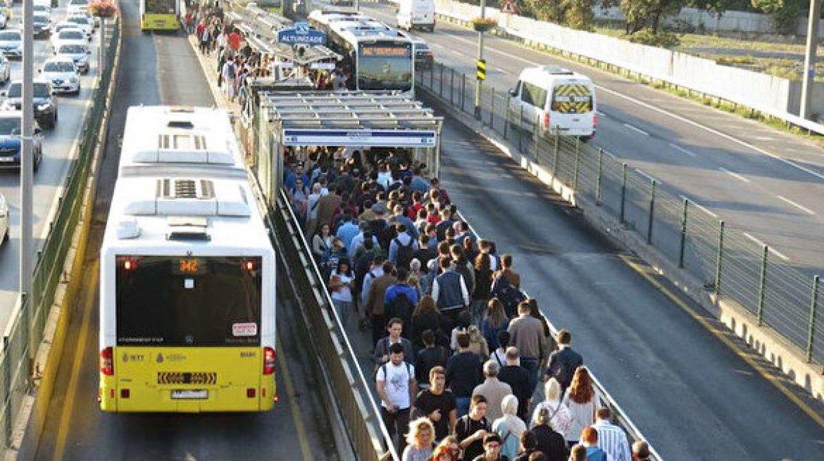 Metrobüs tarifesi 2022: Durak sayısına göre metrobüs kaç TL? Tam-öğrenci metrobüs ücretleri...