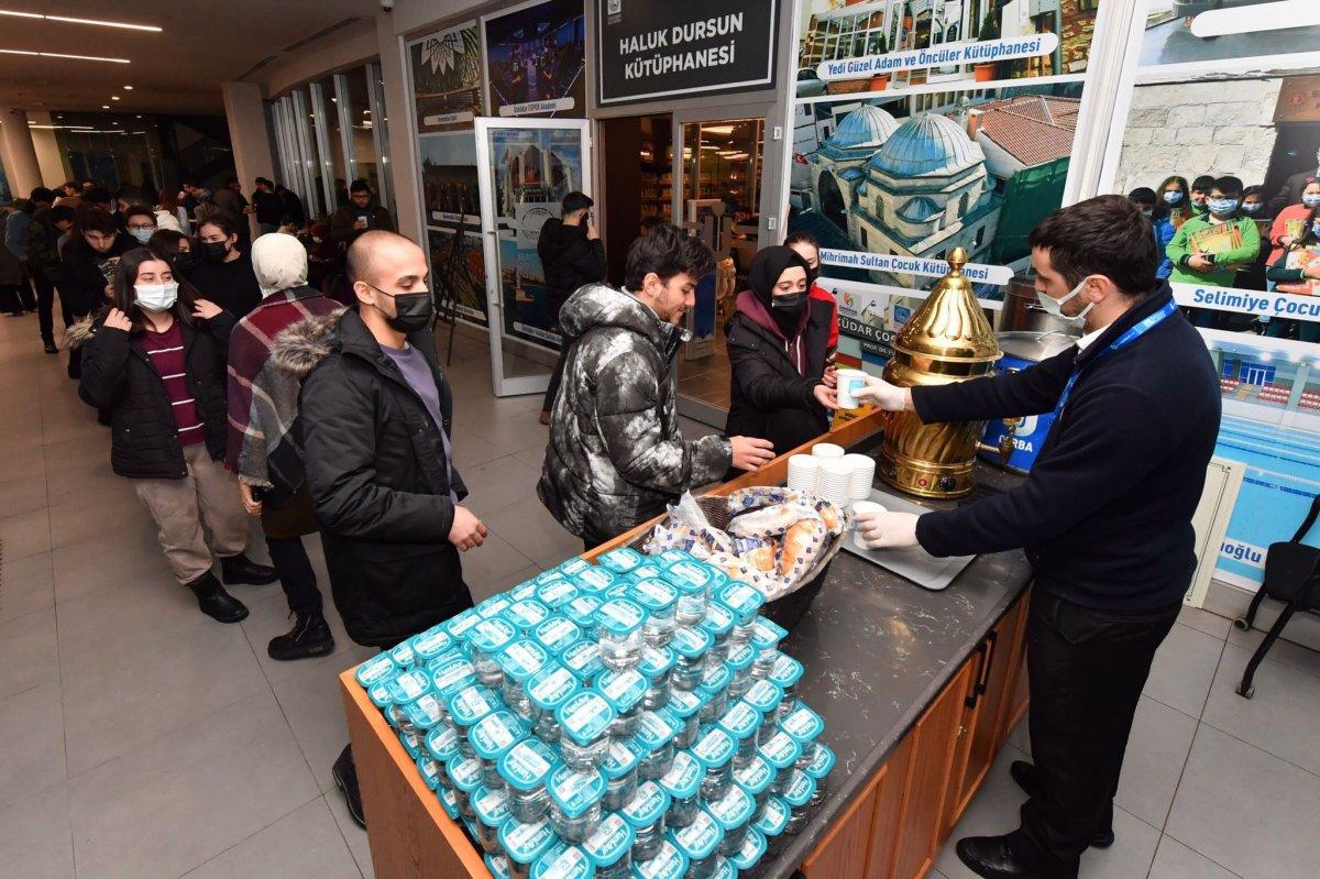 Üsküdar'daki Haluk Dursun Kütüphanesi, gençlerin ilgi odağı olmaya devam ediyor