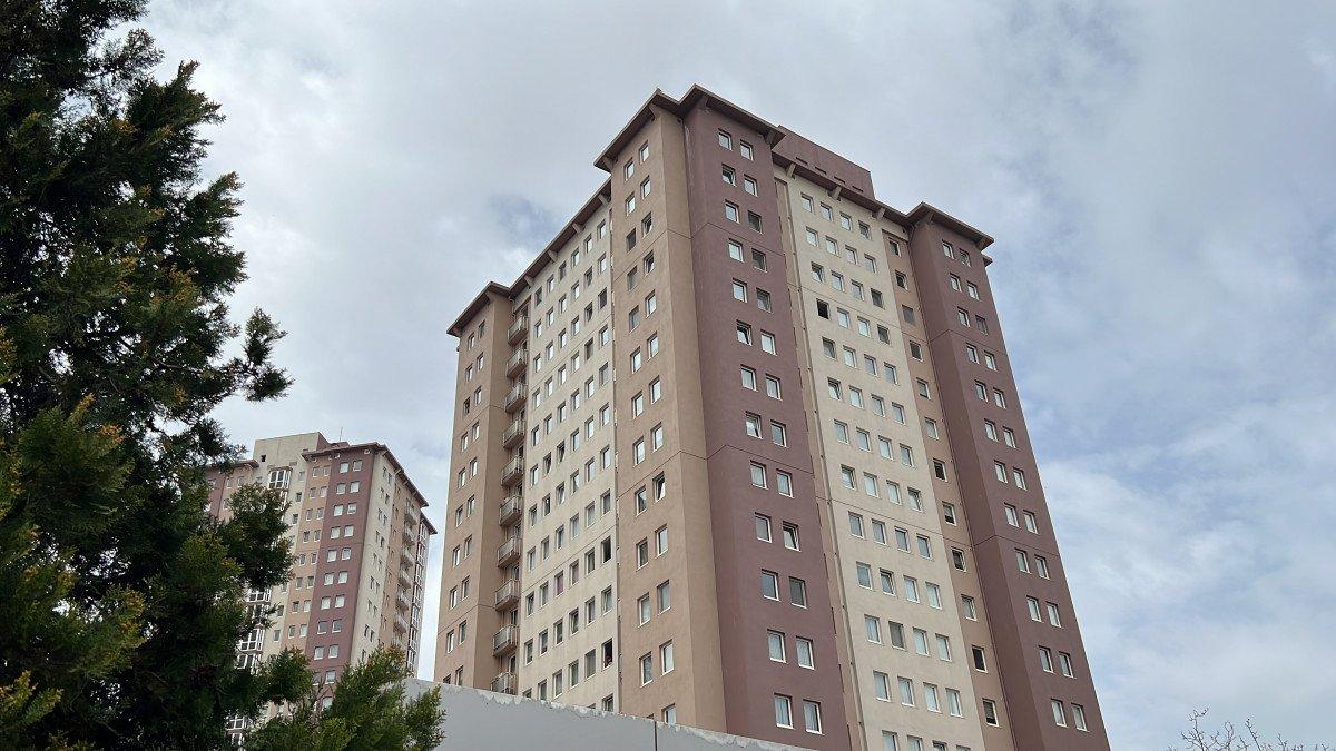 Kargo’nun eski solisti Koray Candemir'in annesi 9'uncu kattan düşerek öldü