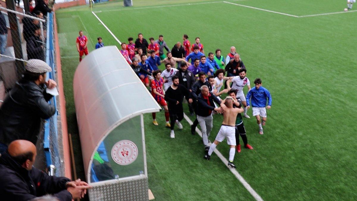 Zonguldak'ta amatör futbol lig maçında kavga: Çok sayıda oyuncu yaralandı