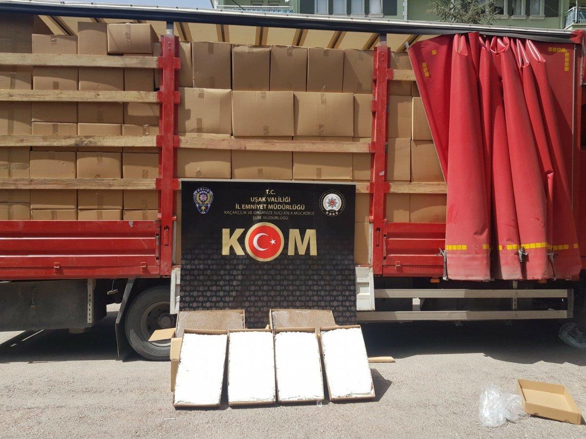 Uşak'ta 8 milyon kaçak sigara ele geçirildi