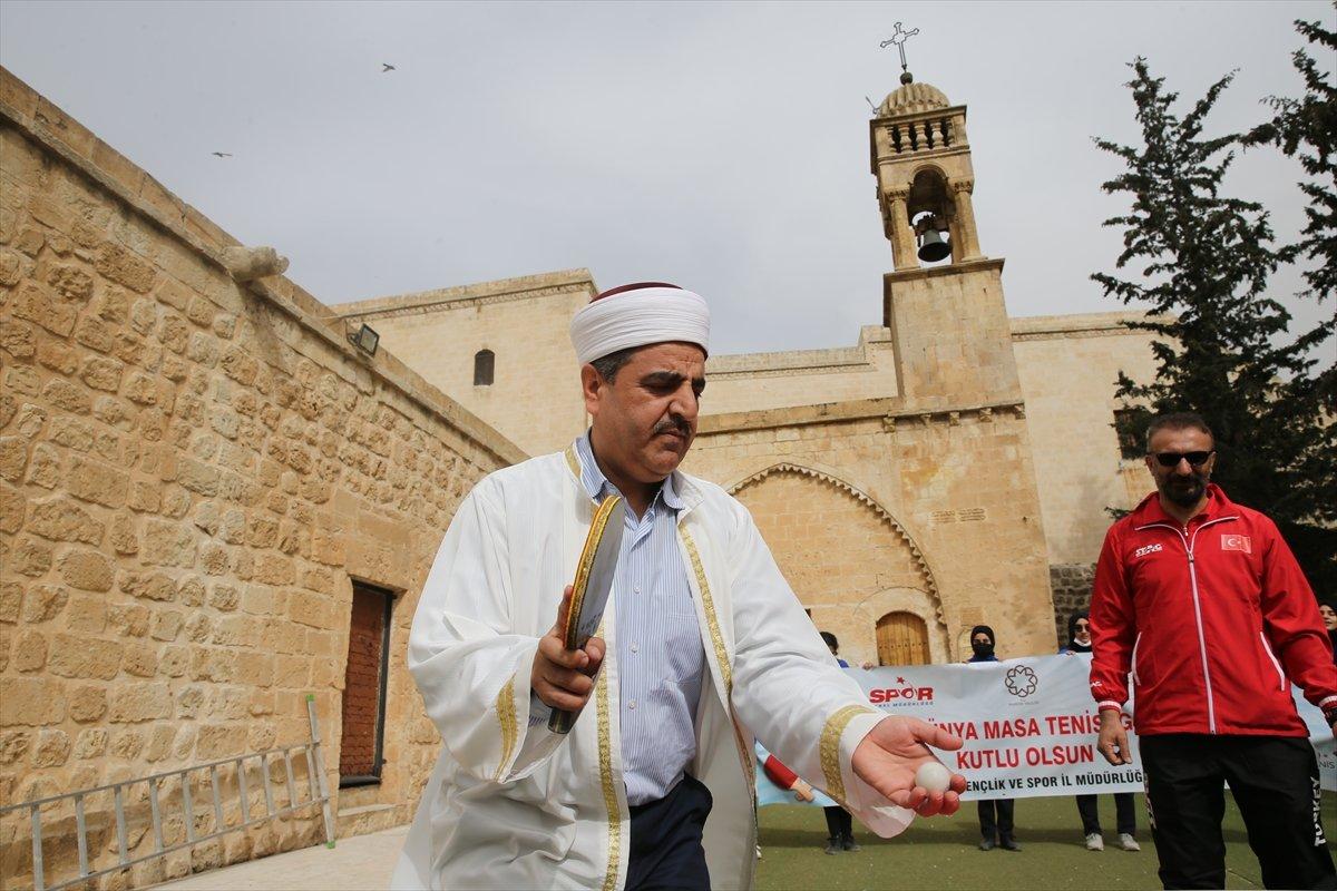 Mardin’de imam ile kilise görevlisi, masa tenisi oynadı