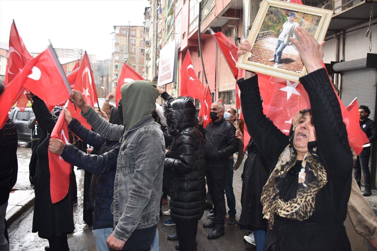 Hakkari'de HDP önünde gösteri düzenlendi