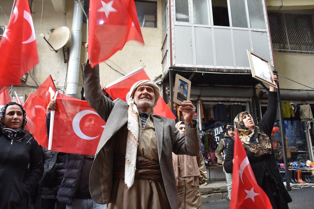 Hakkari'de HDP önünde gösteri düzenlendi