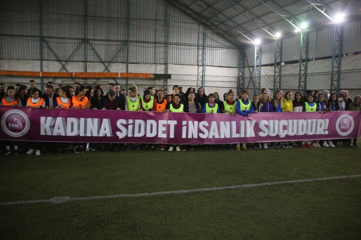 Yüksekova'da kadına yönelik şiddete dikkat çekmek için futbol turnuvası