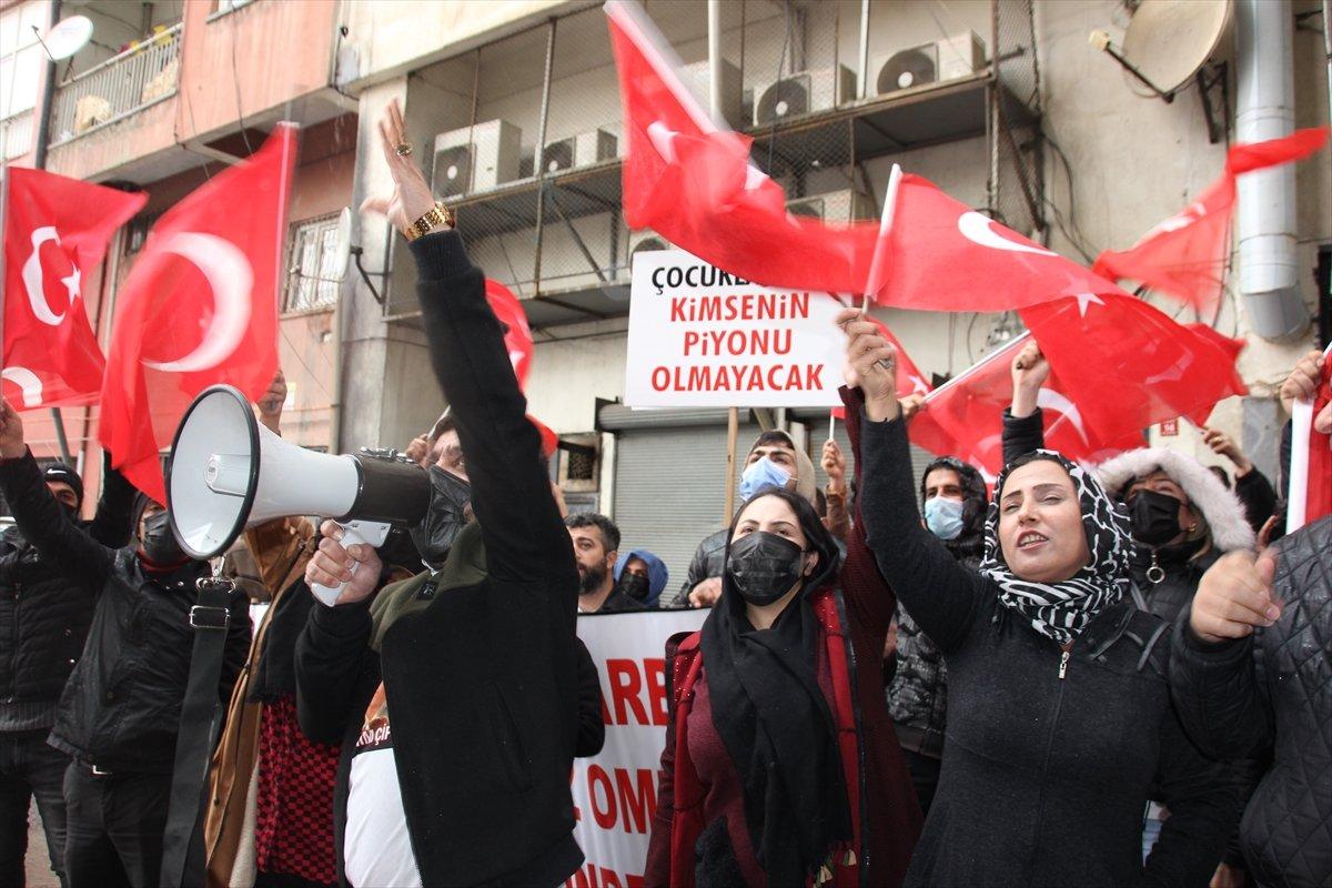Hakkari'de HDP önünde gösteri düzenlendi