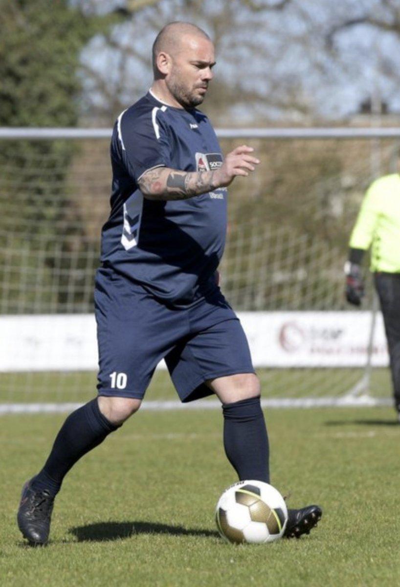 Ukrayna'ya destek maçında oynayan Sneijder, görünüşüyle şaşırttı