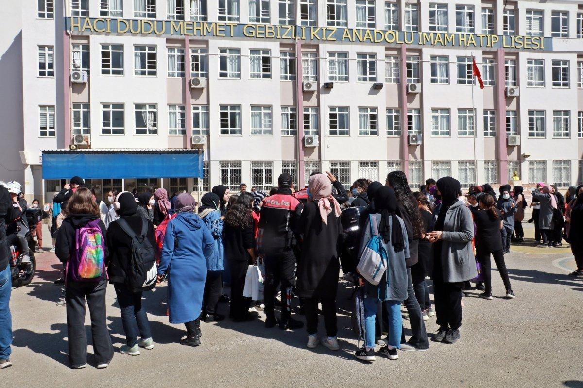 Antalya'da kavga ihbarıyla okula giden polisler sürprizle karşılaştı