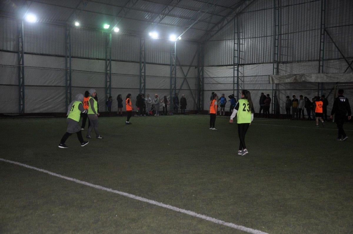 Yüksekova'da kadına yönelik şiddete dikkat çekmek için futbol turnuvası